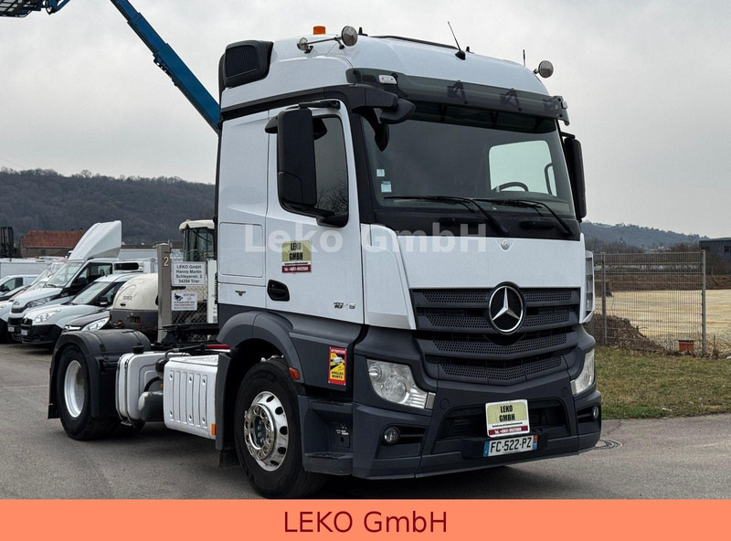 Mercedes-Benz Actros 1845 - Nyergesvontató: 1 kép. Mercedes-Benz Actros 1845 - Nyergesvontató: 1 kép.