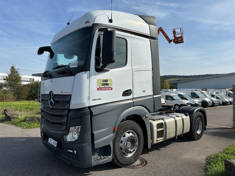 Mercedes-Benz Actros 1845 - Nyergesvontató: 3 kép. Mercedes-Benz Actros 1845 - Nyergesvontató: 3 kép.
