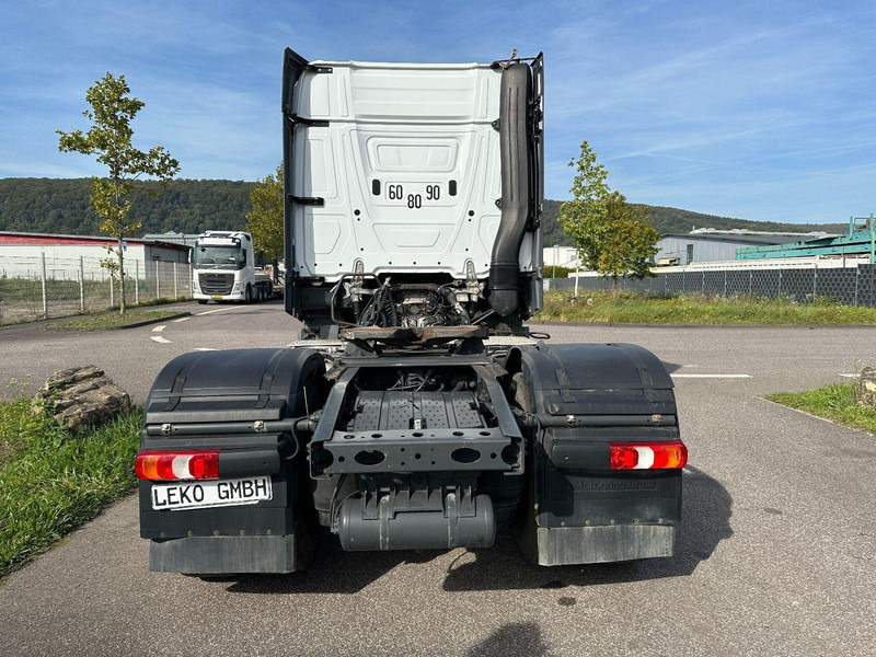 Mercedes-Benz Actros 1845 - Nyergesvontató: 5 kép. Mercedes-Benz Actros 1845 - Nyergesvontató: 5 kép.