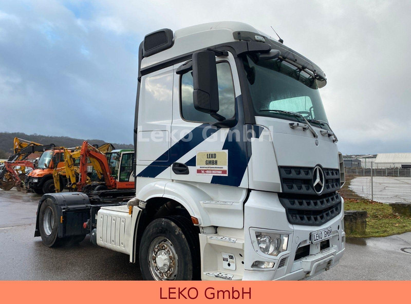 Mercedes-Benz Arocs 4x4 Euro 6 Kipphydraulik - Nyergesvontató: 1 kép. Mercedes-Benz Arocs 4x4 Euro 6 Kipphydraulik - Nyergesvontató: 1 kép.