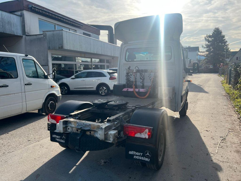 Mercedes-Benz SPRINTER 519 - Nyergesvontató: 3 kép. Mercedes-Benz SPRINTER 519 - Nyergesvontató: 3 kép.