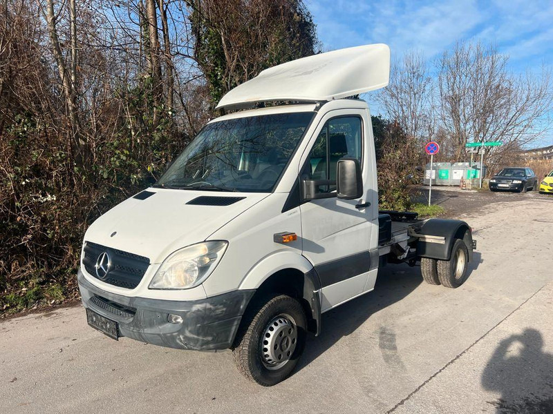 Mercedes-Benz SPRINTER 519 - Nyergesvontató: 1 kép. Mercedes-Benz SPRINTER 519 - Nyergesvontató: 1 kép.