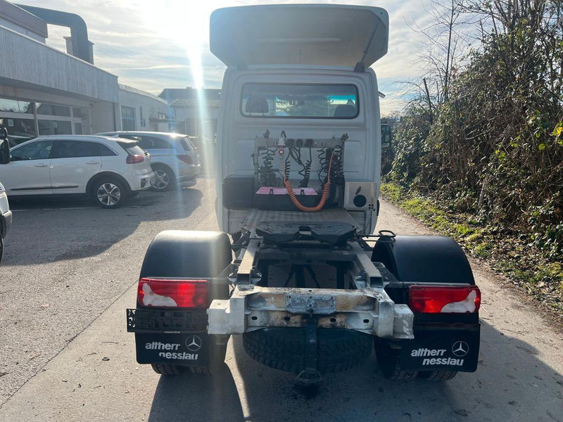 Mercedes-Benz SPRINTER 519 - Nyergesvontató: 4 kép. Mercedes-Benz SPRINTER 519 - Nyergesvontató: 4 kép.