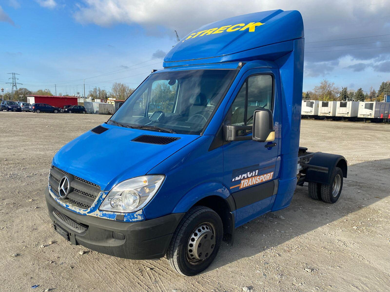 Mercedes-Benz Sprinter 519 - BE Mini Trekker - SZM - 3.5t - Nyergesvontató: 2 kép. Mercedes-Benz Sprinter 519 - BE Mini Trekker - SZM - 3.5t - Nyergesvontató: 2 kép.