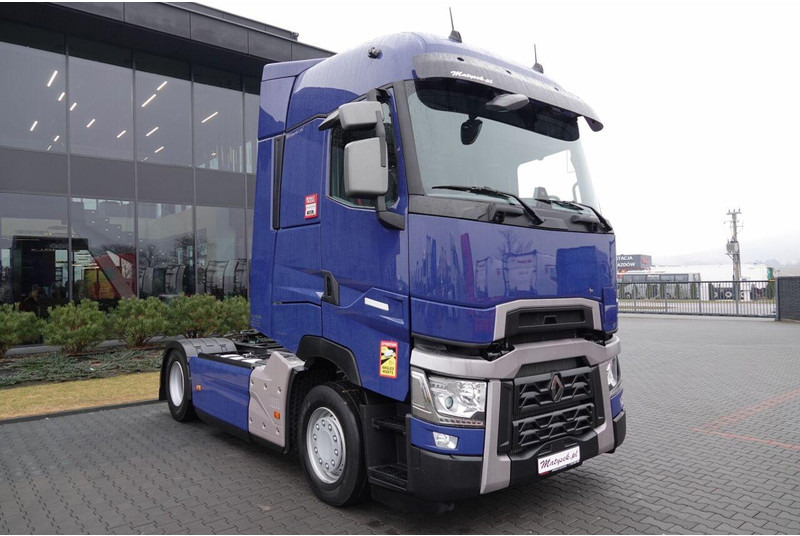 Renault T 520 / 13 L / RETARDER / I-PARK COOL / SKÓRY / PO KONTRAKCIE SE - Nyergesvontató: 3 kép. Renault T 520 / 13 L / RETARDER / I-PARK COOL / SKÓRY / PO KONTRAKCIE SE - Nyergesvontató: 3 kép.