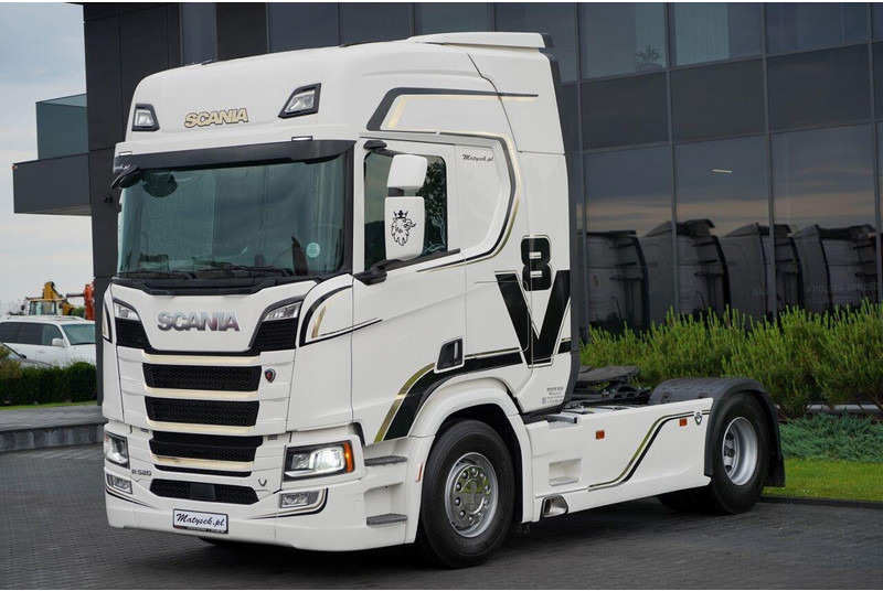 Scania R 520 / V8 / HYDRAULIKA / RETARDER / I-PARK COOL / FULL AIRMATIC - Nyergesvontató: 2 kép. Scania R 520 / V8 / HYDRAULIKA / RETARDER / I-PARK COOL / FULL AIRMATIC - Nyergesvontató: 2 kép.