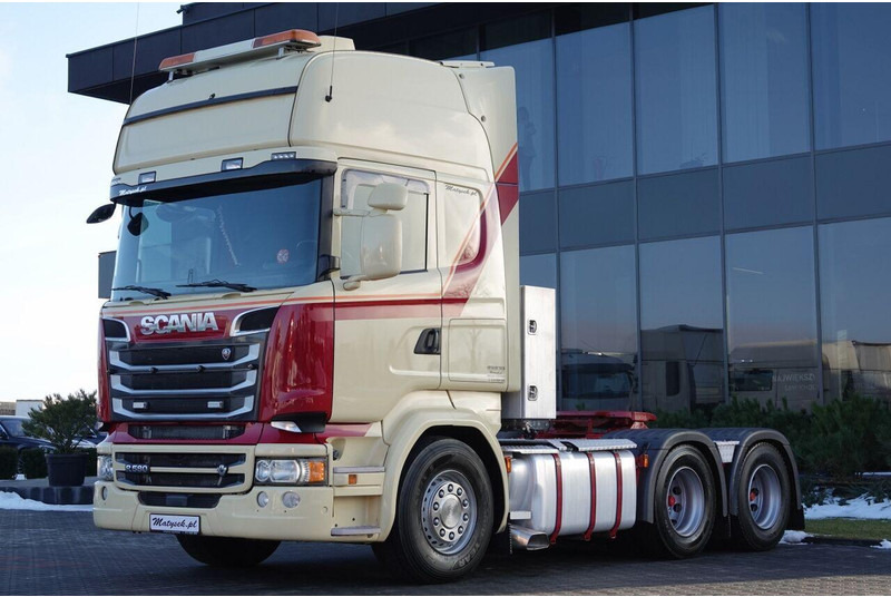 Scania R 580 / V8 / 6x4 / DMC: 95.000 KG / I-PARK COOL/ OPTICRUISE / 3 - Nyergesvontató: 4 kép. Scania R 580 / V8 / 6x4 / DMC: 95.000 KG / I-PARK COOL/ OPTICRUISE / 3 - Nyergesvontató: 4 kép.