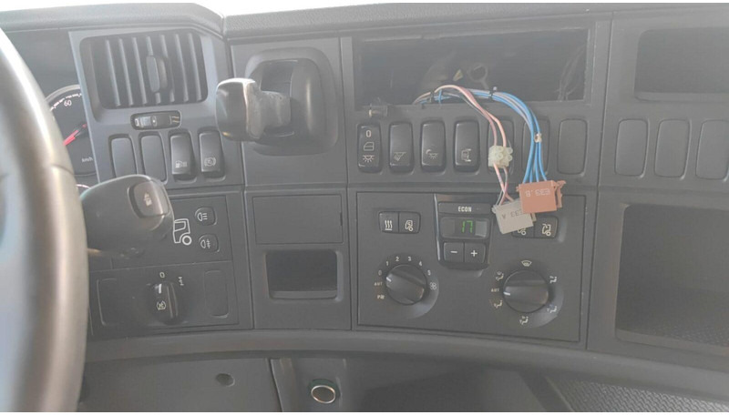 Scania R360 Tractor - Nyergesvontató: 5 kép. Scania R360 Tractor - Nyergesvontató: 5 kép.