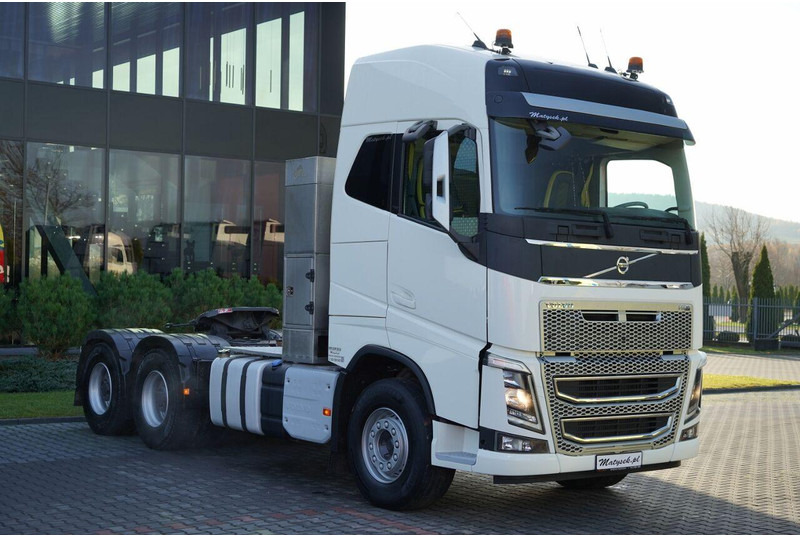 Volvo FH 16 / 660 / 6x4 / DMC: 180.000 KG !! / RETARDER / EURO 6 / I-P - Nyergesvontató: 2 kép. Volvo FH 16 / 660 / 6x4 / DMC: 180.000 KG !! / RETARDER / EURO 6 / I-P - Nyergesvontató: 2 kép.