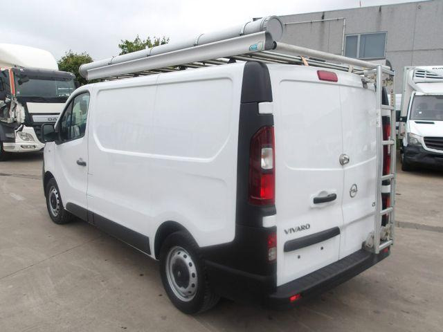 Opel Vivaro - Furgon: 4 kép. Opel Vivaro - Furgon: 4 kép.
