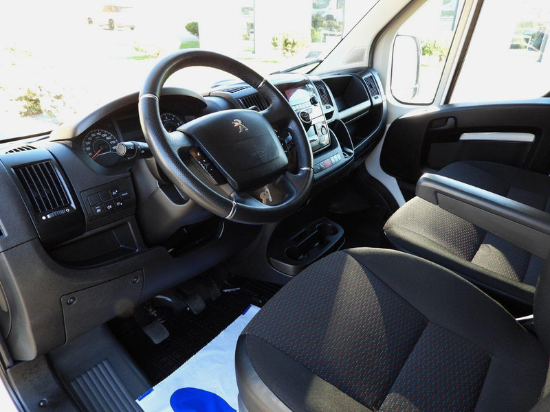 Peugeot BOXER PLANDEKA - Ponyvás kisteherautó: 2 kép. Peugeot BOXER PLANDEKA - Ponyvás kisteherautó: 2 kép.