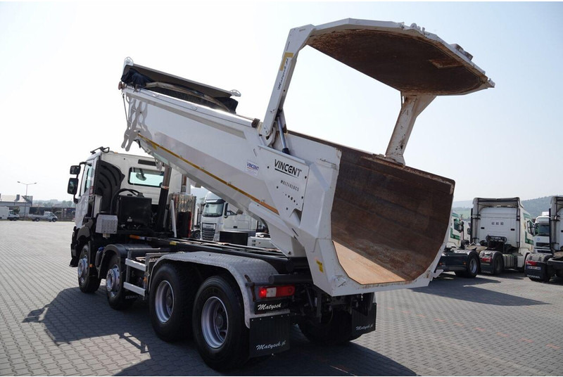 Renault C 480 - Billenőplatós teherautó: 4 kép. Renault C 480 - Billenőplatós teherautó: 4 kép.