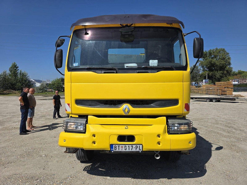 Renault Kerax 420 DCi 8x4 - Road and Service Assistant - Vontató: 3 kép. Renault Kerax 420 DCi 8x4 - Road and Service Assistant - Vontató: 3 kép.