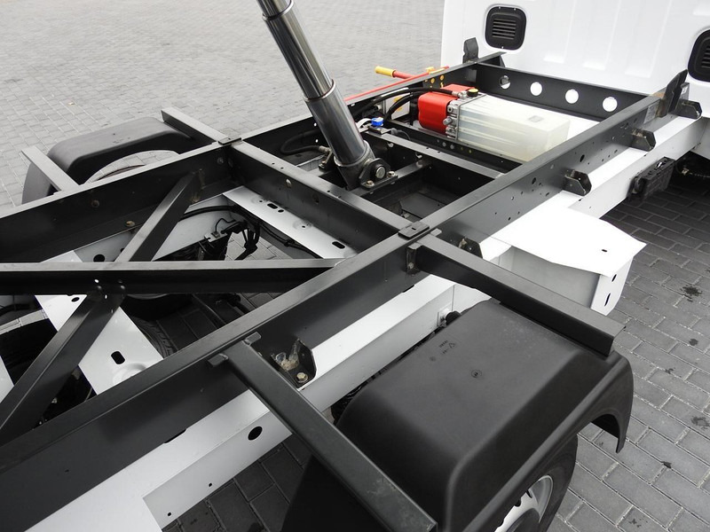 Billenőplatós kisteherautó Renault MASTER WYWROTKA NAWIGACJA LEDY  130KM [ 772064 ]: 20 kép.