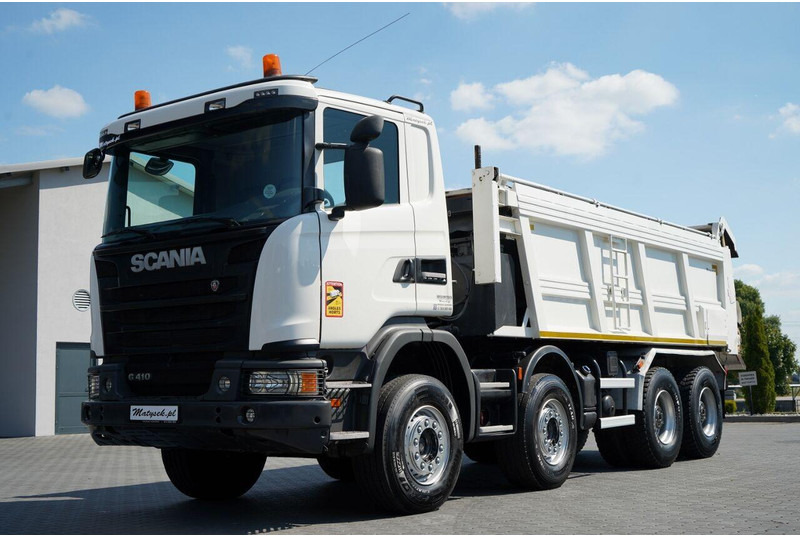 Scania G 410 / 8X4 / ZABUDOWA SAMOWYŁADOWCZA DO ASFALTU / 2X HYDROKLAPA - Útburkológép: 1 kép. Scania G 410 / 8X4 / ZABUDOWA SAMOWYŁADOWCZA DO ASFALTU / 2X HYDROKLAPA - Útburkológép: 1 kép.