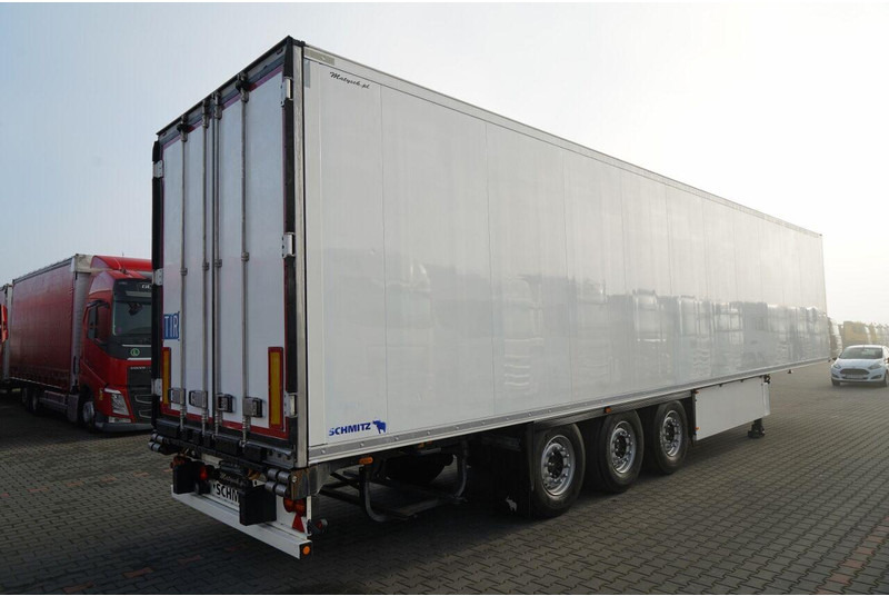 Schmitz Cargobull CHŁODNIA / THERMO KING SLX 300 / HAKÓWKA / OŚ PODNOSZONA / KOSZ - Félpótkocsi hűtős: 5 kép. Schmitz Cargobull CHŁODNIA / THERMO KING SLX 300 / HAKÓWKA / OŚ PODNOSZONA / KOSZ - Félpótkocsi hűtős: 5 kép.