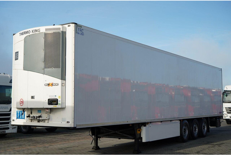 Schmitz Cargobull CHŁODNIA / THERMO KING SLX 300 / HAKÓWKA / OŚ PODNOSZONA / KOSZ - Félpótkocsi hűtős: 1 kép. Schmitz Cargobull CHŁODNIA / THERMO KING SLX 300 / HAKÓWKA / OŚ PODNOSZONA / KOSZ - Félpótkocsi hűtős: 1 kép.