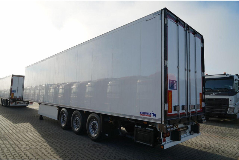 Schmitz Cargobull CHŁODNIA / THERMO KING SLX 300 / HAKÓWKA / OŚ PODNOSZONA / KOSZ - Félpótkocsi hűtős: 3 kép. Schmitz Cargobull CHŁODNIA / THERMO KING SLX 300 / HAKÓWKA / OŚ PODNOSZONA / KOSZ - Félpótkocsi hűtős: 3 kép.