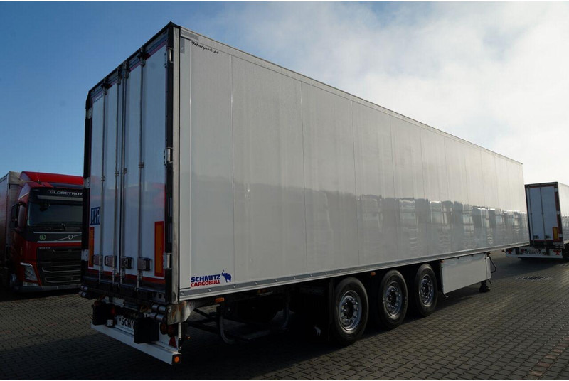 Schmitz Cargobull CHŁODNIA / THERMO KING SLX 300 / HAKÓWKA / OŚ PODNOSZONA / KOSZ - Félpótkocsi hűtős: 5 kép. Schmitz Cargobull CHŁODNIA / THERMO KING SLX 300 / HAKÓWKA / OŚ PODNOSZONA / KOSZ - Félpótkocsi hűtős: 5 kép.