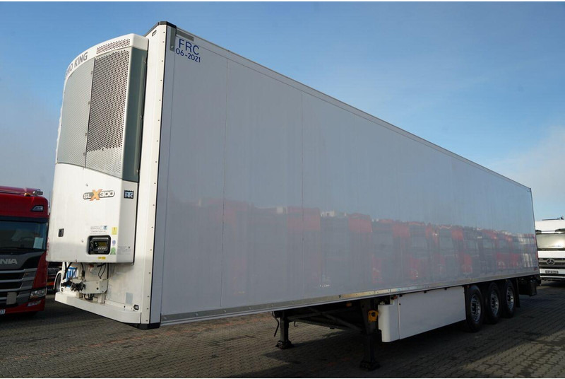 Schmitz Cargobull CHŁODNIA / THERMO KING SLX 300 / HAKÓWKA / OŚ PODNOSZONA / KOSZ - Félpótkocsi hűtős: 2 kép. Schmitz Cargobull CHŁODNIA / THERMO KING SLX 300 / HAKÓWKA / OŚ PODNOSZONA / KOSZ - Félpótkocsi hűtős: 2 kép.
