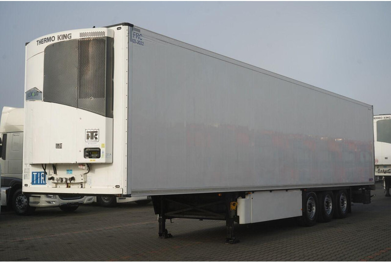 Schmitz Cargobull CHŁODNIA / THERMO KING SLX 300 / HAKÓWKA / OŚ PODNOSZONA / KOSZ - Félpótkocsi hűtős: 1 kép. Schmitz Cargobull CHŁODNIA / THERMO KING SLX 300 / HAKÓWKA / OŚ PODNOSZONA / KOSZ - Félpótkocsi hűtős: 1 kép.