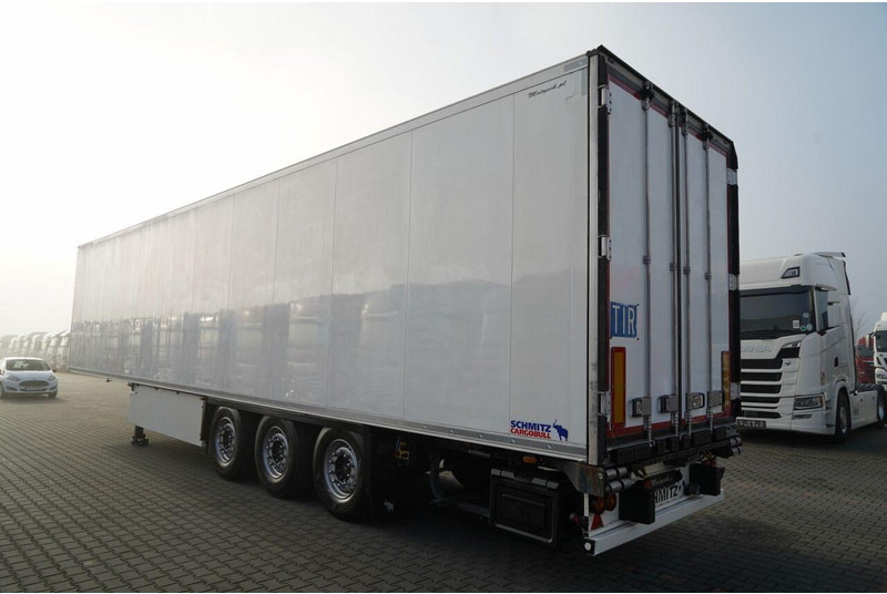 Schmitz Cargobull CHŁODNIA / THERMO KING SLX 300 / HAKÓWKA / OŚ PODNOSZONA / KOSZ - Félpótkocsi hűtős: 3 kép. Schmitz Cargobull CHŁODNIA / THERMO KING SLX 300 / HAKÓWKA / OŚ PODNOSZONA / KOSZ - Félpótkocsi hűtős: 3 kép.