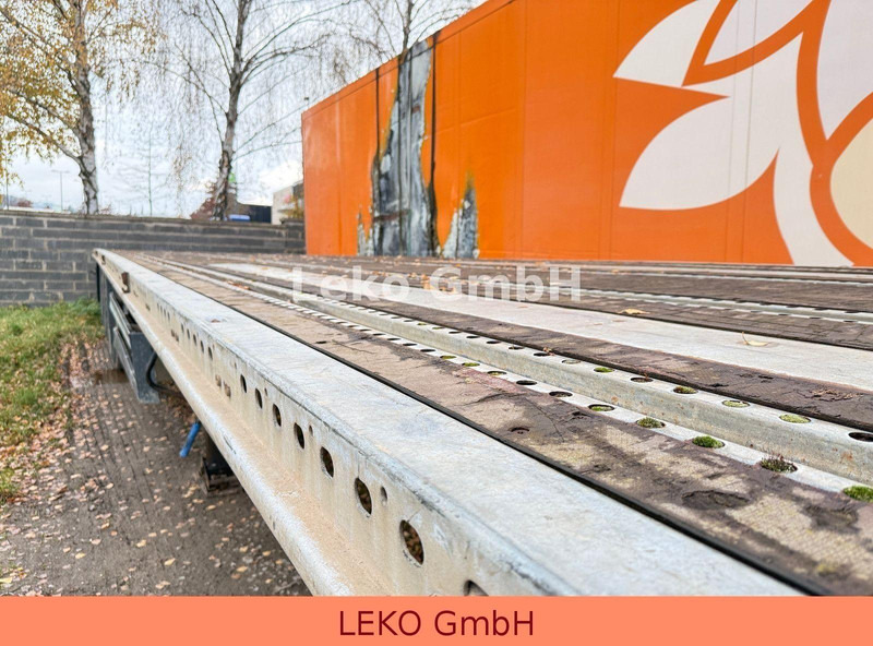 Schmitz Cargobull - Platós félpótkocsi: 3 kép. Schmitz Cargobull - Platós félpótkocsi: 3 kép.