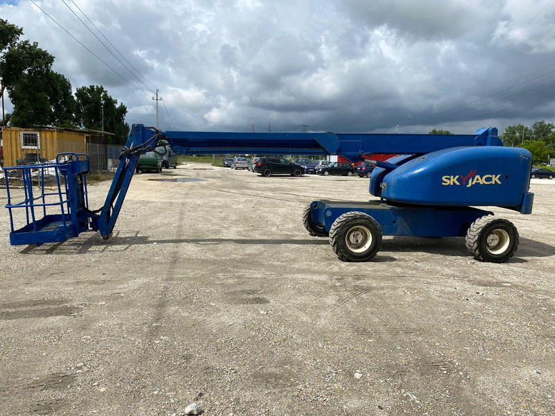 Skyjack SJ40T 4x4 Diesel - Lifting basket  - 14m - Emelő: 3 kép. Skyjack SJ40T 4x4 Diesel - Lifting basket  - 14m - Emelő: 3 kép.