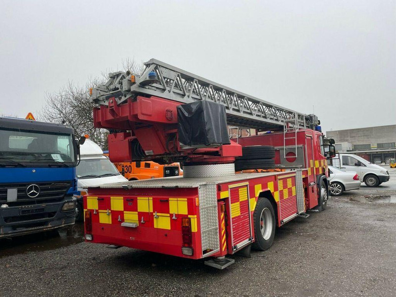 Scania P94-300 Emelőkosaras 33m - Teherautó, Darus autó: 3 kép. Scania P94-300 Emelőkosaras 33m - Teherautó, Darus autó: 3 kép.
