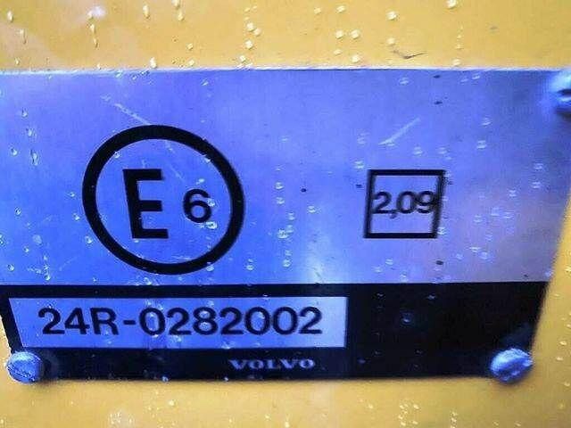 Volvo F 6 RAIL ROAD Platform Schienen TWO WAY - Teherautó, Darus autó: 2 kép. Volvo F 6 RAIL ROAD Platform Schienen TWO WAY - Teherautó, Darus autó: 2 kép.