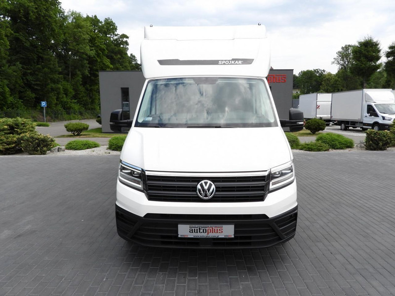 Volkswagen CRAFTER - Dobozos felépítményű teherautó: 5 kép. Volkswagen CRAFTER - Dobozos felépítményű teherautó: 5 kép.