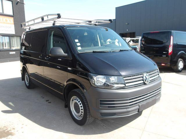Volkswagen Transporter - Furgon: 2 kép. Volkswagen Transporter - Furgon: 2 kép.