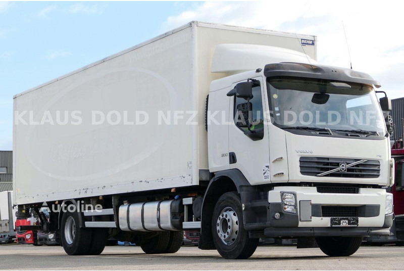 Volvo FE 300 - Box truck - Dobozos felépítményű teherautó: 2 kép. Volvo FE 300 - Box truck - Dobozos felépítményű teherautó: 2 kép.
