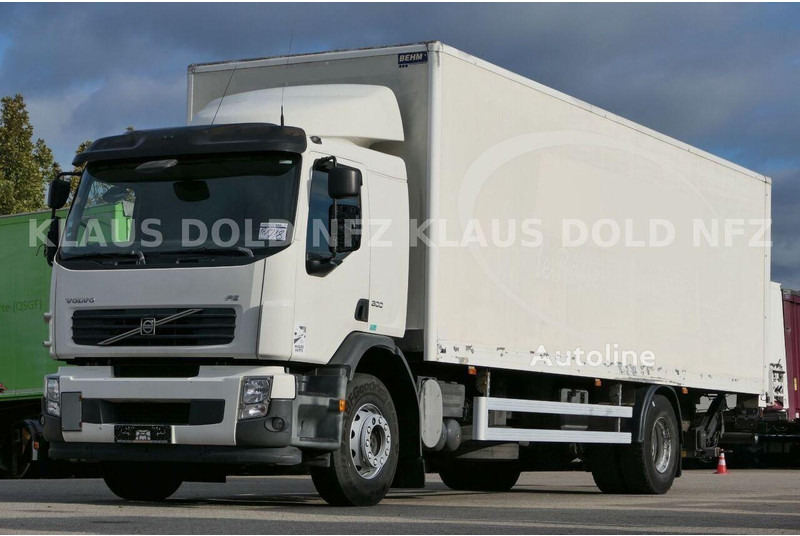 Volvo FE 300 - Box truck - Dobozos felépítményű teherautó: 1 kép. Volvo FE 300 - Box truck - Dobozos felépítményű teherautó: 1 kép.