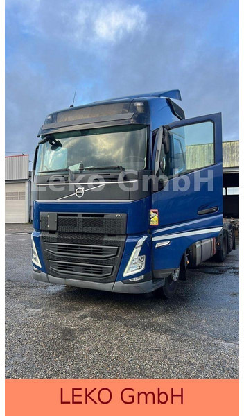 Volvo FH 500 - Cserefelépítményes teherautó: 2 kép. Volvo FH 500 - Cserefelépítményes teherautó: 2 kép.