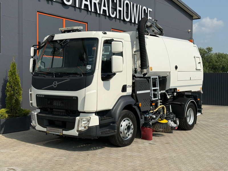 Volvo FL 15.250 - Utcaseprő gép: 1 kép. Volvo FL 15.250 - Utcaseprő gép: 1 kép.