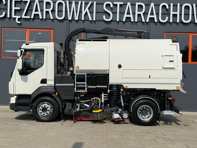 Volvo FL 15.250 - Utcaseprő gép: 2 kép. Volvo FL 15.250 - Utcaseprő gép: 2 kép.