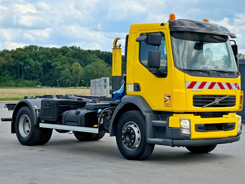 Volvo FL 240 * Abrollkipper * HMF 270 K2 * TOPZUSTAND - Horgos rakodó teherautó, Darus autó: 3 kép. Volvo FL 240 * Abrollkipper * HMF 270 K2 * TOPZUSTAND - Horgos rakodó teherautó, Darus autó: 3 kép.