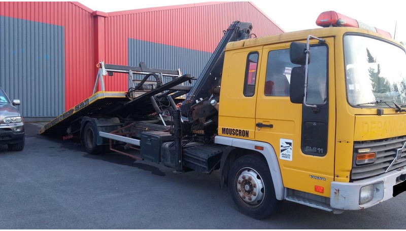 Volvo FL611 Car transporter + crane Hiab 071 - Autószállító teherautó: 2 kép. Volvo FL611 Car transporter + crane Hiab 071 - Autószállító teherautó: 2 kép.