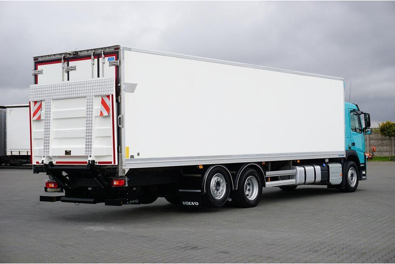 Volvo FM / 330 / E 6 / CHŁODNIA + WINDA / 23 PALETY / OŚ SKRĘTNA / DŁ - Hűtős teherautó: 5 kép. Volvo FM / 330 / E 6 / CHŁODNIA + WINDA / 23 PALETY / OŚ SKRĘTNA / DŁ - Hűtős teherautó: 5 kép.