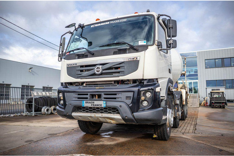 Volvo FMX 410 +LIEBHERR9M³ - Betonmixer: 5 kép. Volvo FMX 410 +LIEBHERR9M³ - Betonmixer: 5 kép.