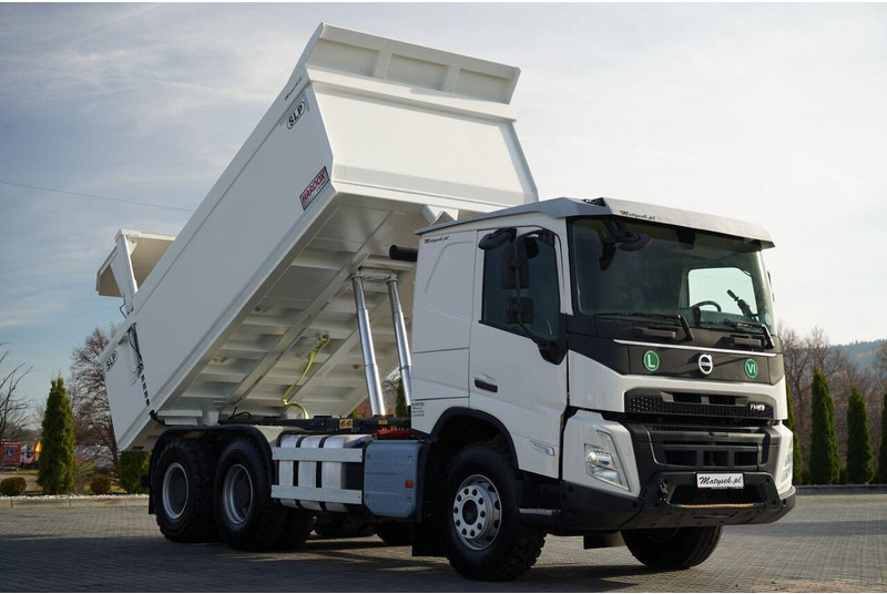 Billenőplatós teherautó Volvo FMX 550 / 6x4 / WYWROTKA / WOZIDŁO / HARDOX / HYDRAULICZNA KLAPA: 6 kép.