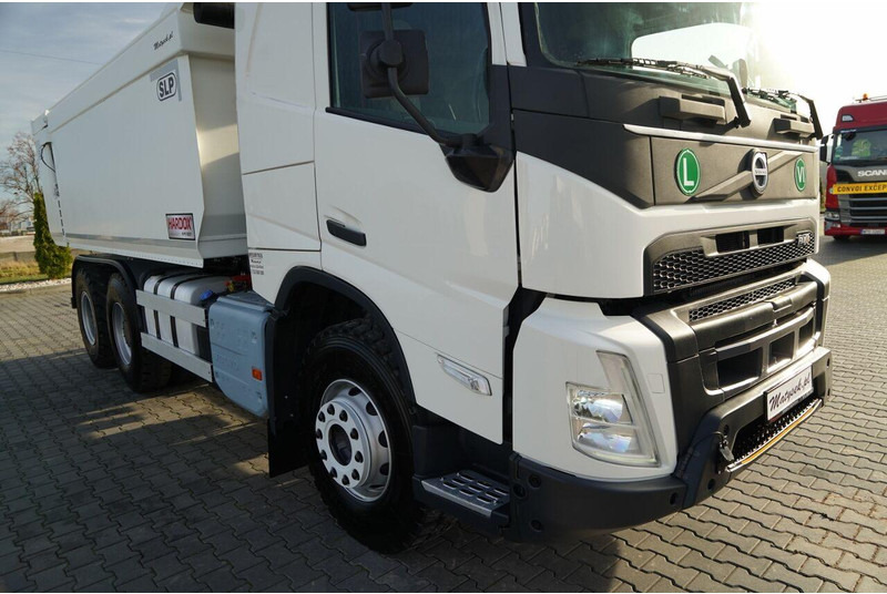 Billenőplatós teherautó Volvo FMX 550 / 6x4 / WYWROTKA / WOZIDŁO / HARDOX / HYDRAULICZNA KLAPA: 13 kép.