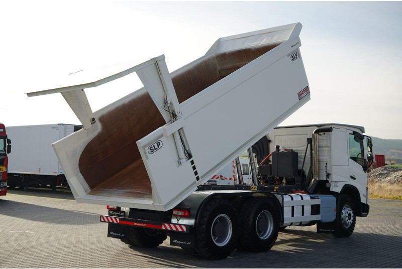 Volvo FMX 550 / 6x4 / WYWROTKA / WOZIDŁO / HARDOX / HYDRAULICZNA KLAPA - Billenőplatós teherautó: 4 kép. Volvo FMX 550 / 6x4 / WYWROTKA / WOZIDŁO / HARDOX / HYDRAULICZNA KLAPA - Billenőplatós teherautó: 4 kép.