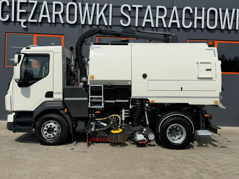 Volvo VOLVO FL 15.250 Euro 6 // zamiatarka dwustronna JOHNSTON VT652 - Utcaseprő gép: 2 kép. Volvo VOLVO FL 15.250 Euro 6 // zamiatarka dwustronna JOHNSTON VT652 - Utcaseprő gép: 2 kép.