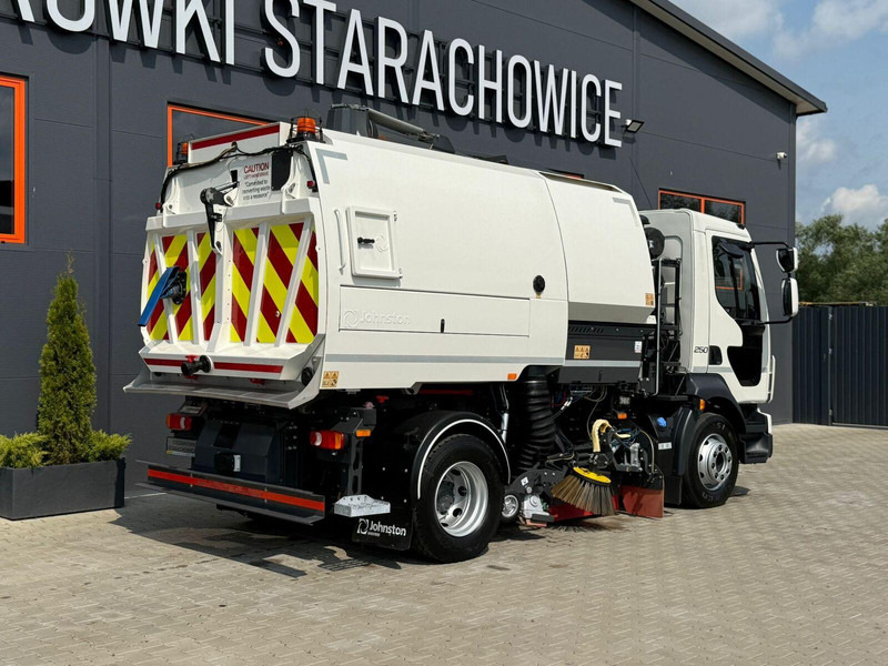 Volvo VOLVO FL 15.250 Euro 6 // zamiatarka dwustronna JOHNSTON VT652 - Utcaseprő gép: 4 kép. Volvo VOLVO FL 15.250 Euro 6 // zamiatarka dwustronna JOHNSTON VT652 - Utcaseprő gép: 4 kép.