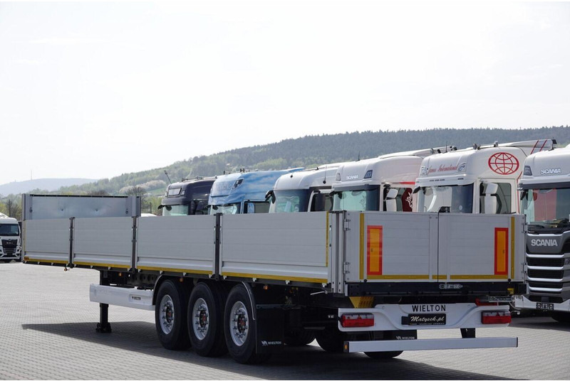 Wielton - Platós félpótkocsi: 4 kép. Wielton - Platós félpótkocsi: 4 kép.