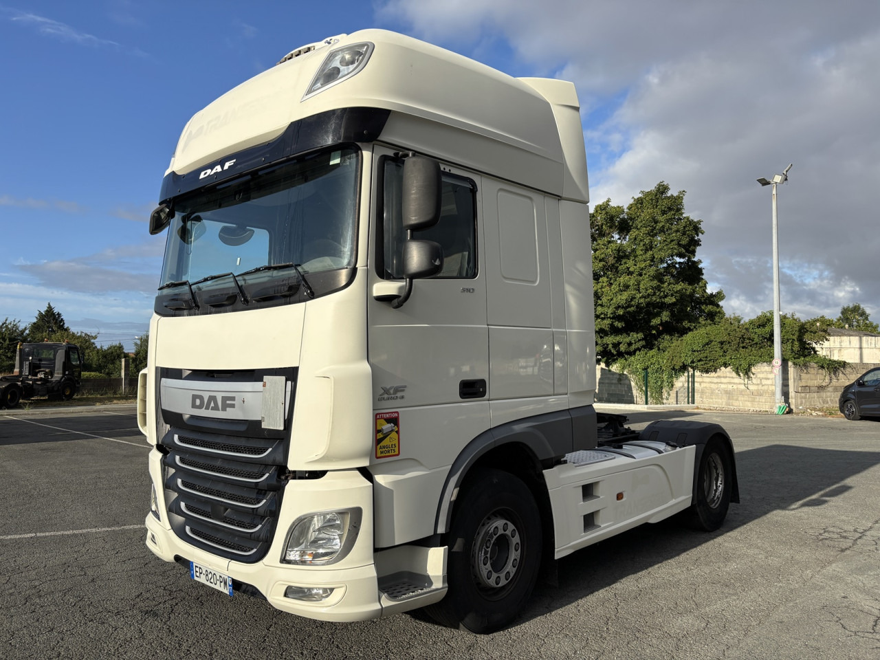 DAF XF510 - Nyergesvontató: 1 kép. DAF XF510 - Nyergesvontató: 1 kép.