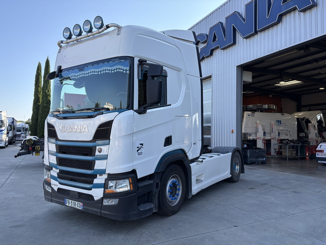 SCANIA R 450 A4x2NA - Nyergesvontató: 2 kép. SCANIA R 450 A4x2NA - Nyergesvontató: 2 kép.