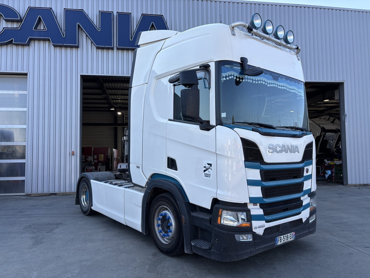SCANIA R 450 A4x2NA - Nyergesvontató: 1 kép. SCANIA R 450 A4x2NA - Nyergesvontató: 1 kép.